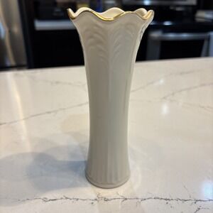 Vintage Whitehall The Crown Classics  Ivory‎ Porcelain 8" Vase Trimmed w 18 Kt.